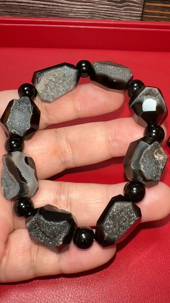【①】 貴重 縁起物 笑口結晶ジオード 黒瑪瑙 ブレスレット 大粒 大玉 福を呼び込む