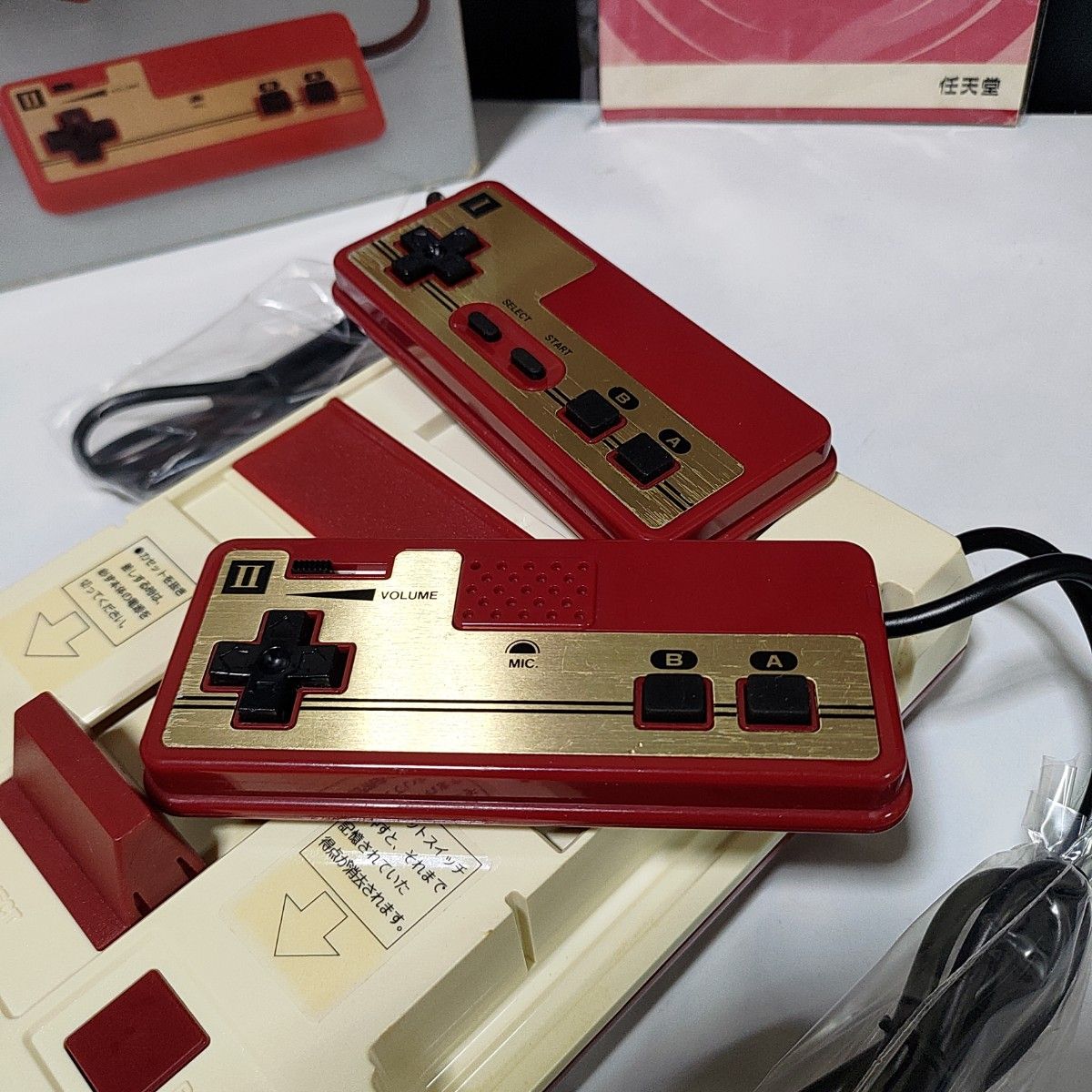 ファミリーコンピュータ箱付き 箱説付き 任天堂 ファミリーコンピュータ本体 初期型四角ボタン