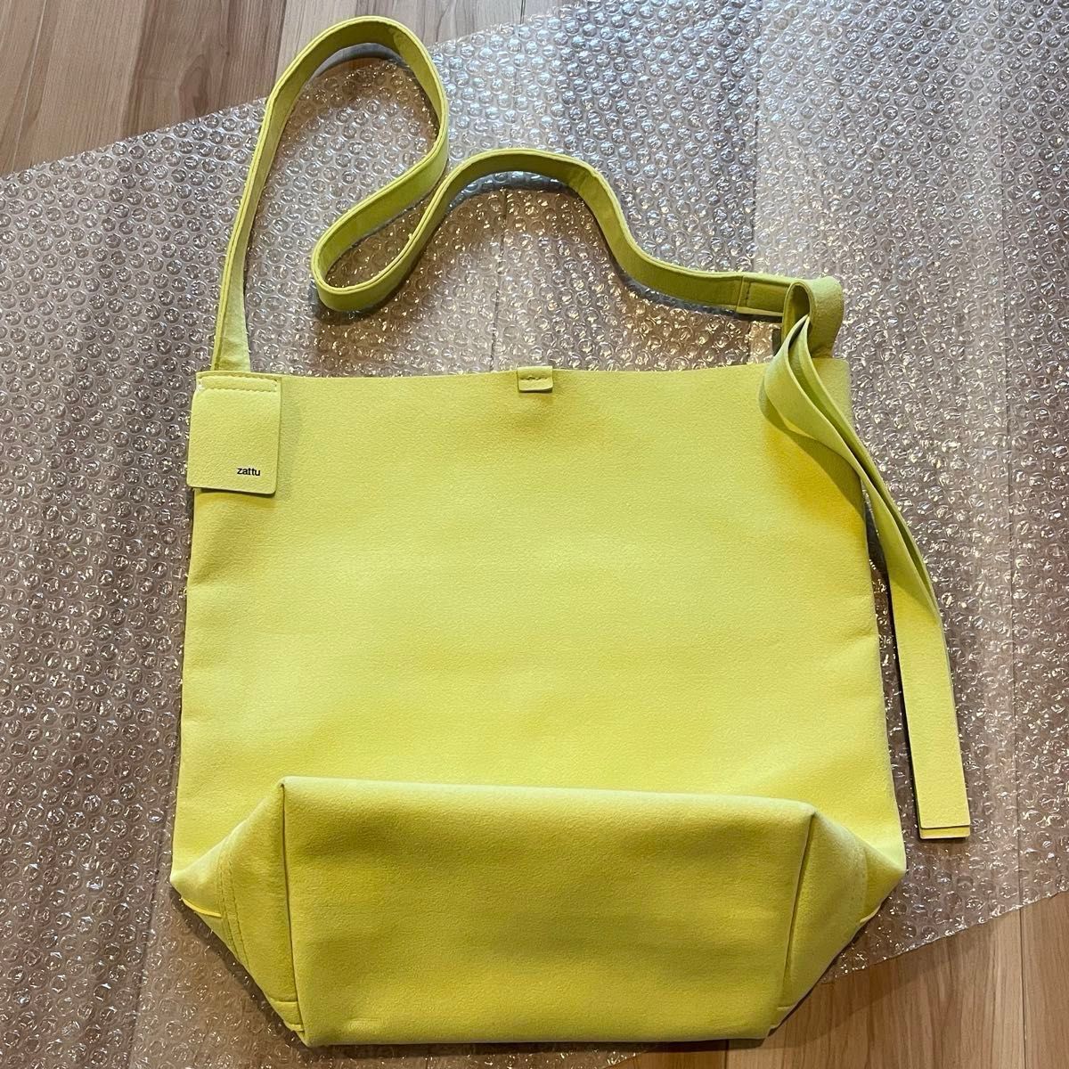 美品】ZATTU VITTO イエロー マイクロファイバースエード 美品】ZATTU VITTO イエロー マイクロファイバースエード