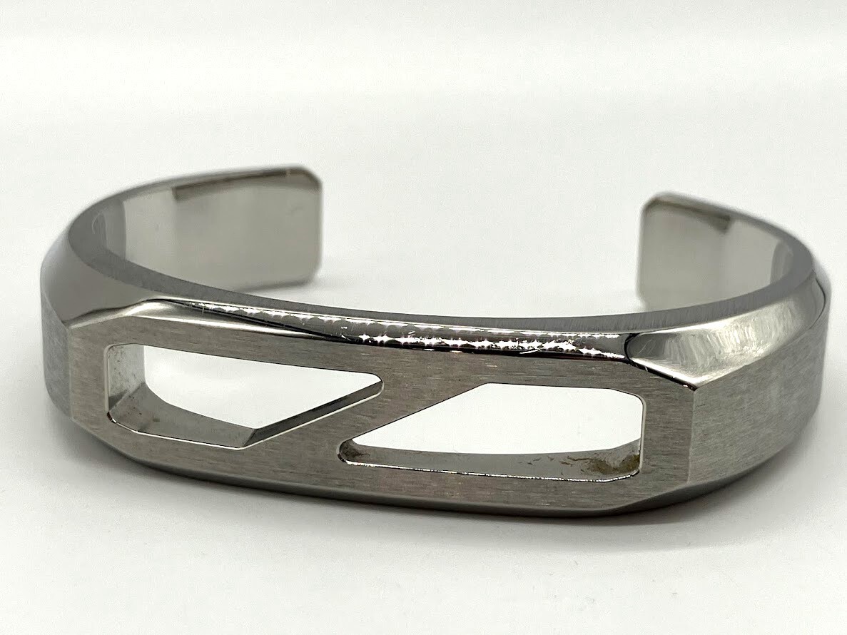 ITEUXE1O3VDA】HERMES エルメス デルタ カフ バングル ITEUXE1O3VDA】HERMES エルメス デルタ カフ バングル