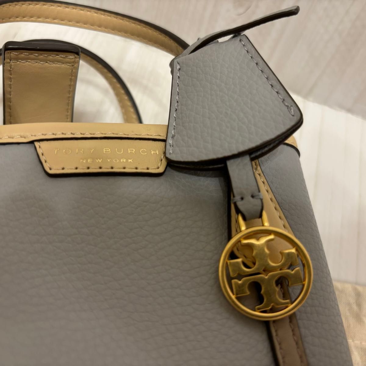 美品 トリーバーチ Tory Burch ペリー ミニ 2WAY トートバッグ 美品 トリーバーチ Tory Burch ペリー ミニ 2WAY トートバッグ