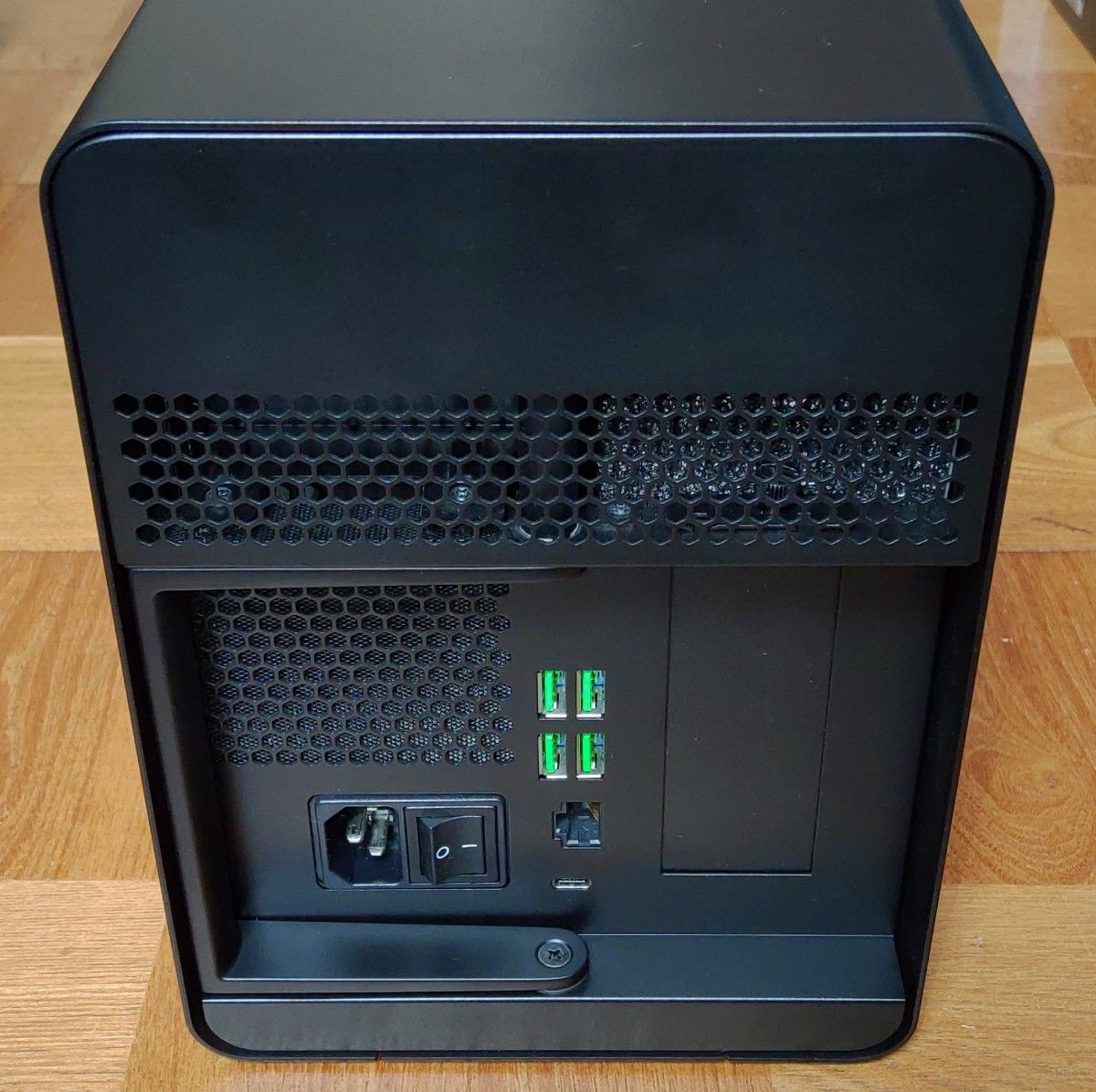 Razer Core X Chroma 外付けGPU BOX|Yahoo!フリマ(旧PayPay Razer Core X Chroma 外付けGPU BOX|Yahoo!フリマ(旧PayPay