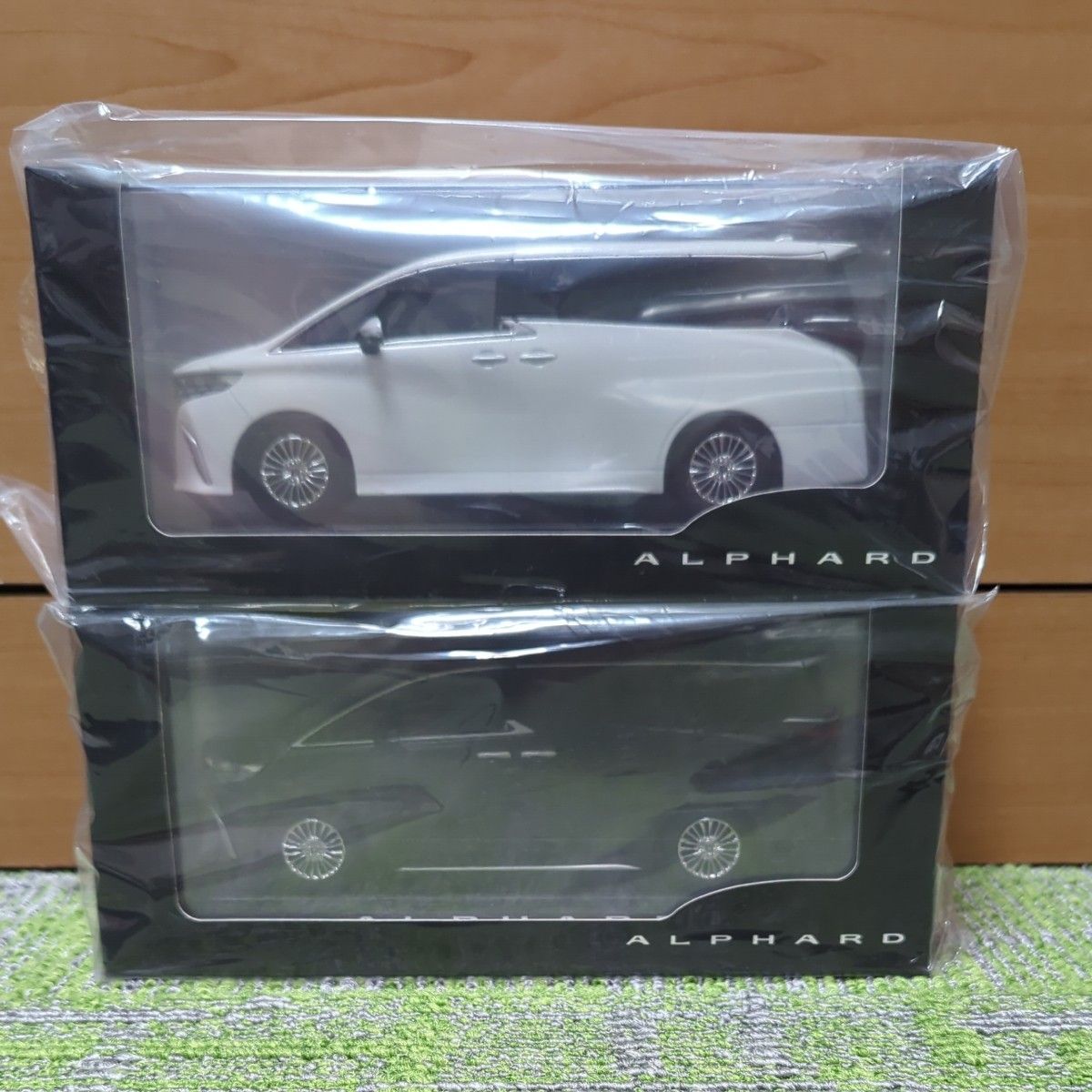 トヨタ アルファード 40系 ミニカー 1/30 パール トヨタ アルファード 40系 カラーサンプルミニカー(1/30