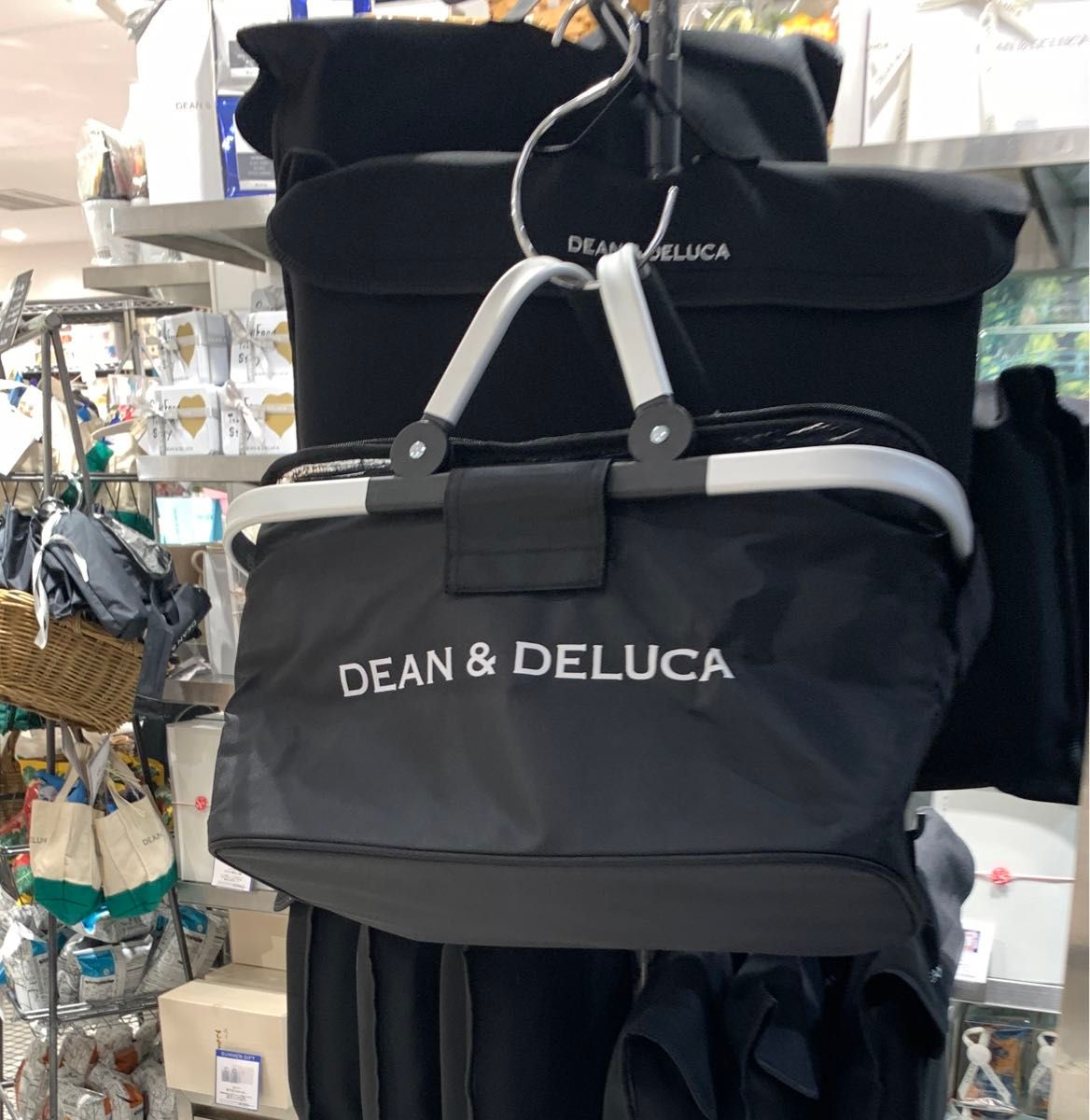 DEAN & DELUCA アルミハンドルクーラーバッグ ブラック 2024 新 DEAN & DELUCA アルミハンドルクーラーバッグ ブラック 2024 新