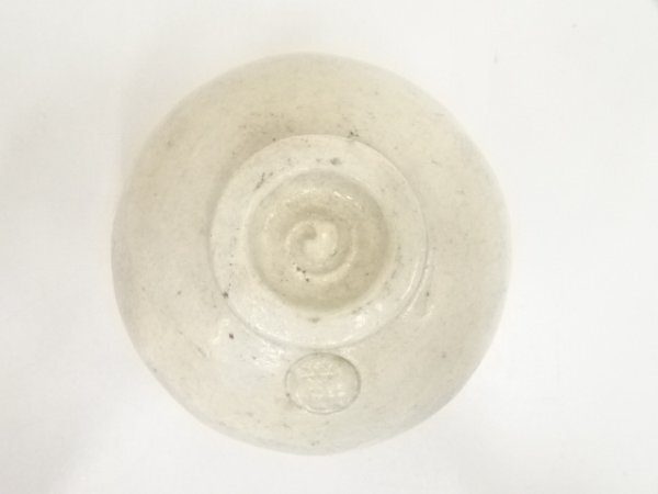 ys6935626; 川崎和楽造 赤楽丘ノ松茶碗(共箱)【道】 ys6935626; 川崎和楽造 赤楽丘ノ松茶碗(共箱)【道】