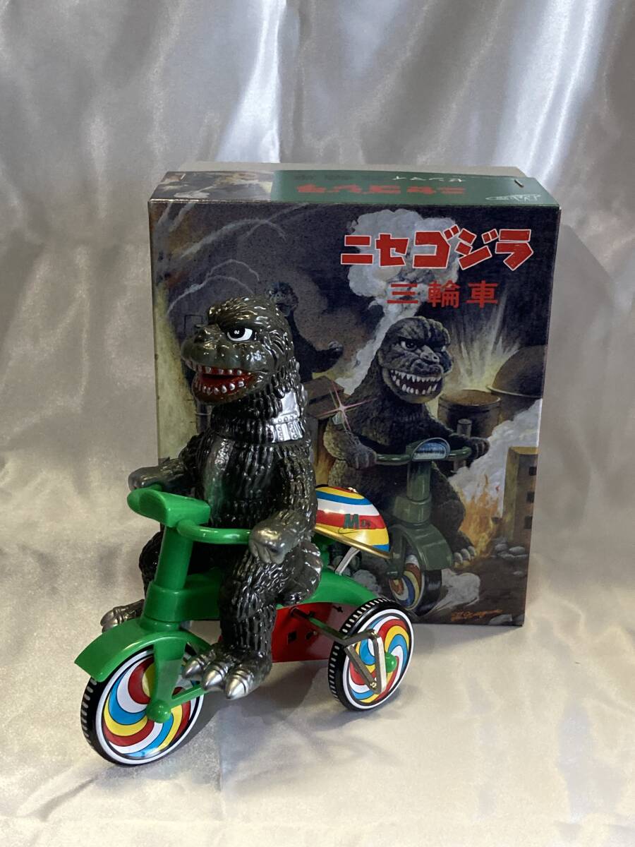 M1号 ニセゴジラ三輪車 ゴジラ 三輪車 - ゴジラ M1号 ニセゴジラ三輪車 ゴジラ 三輪車 - ゴジラ