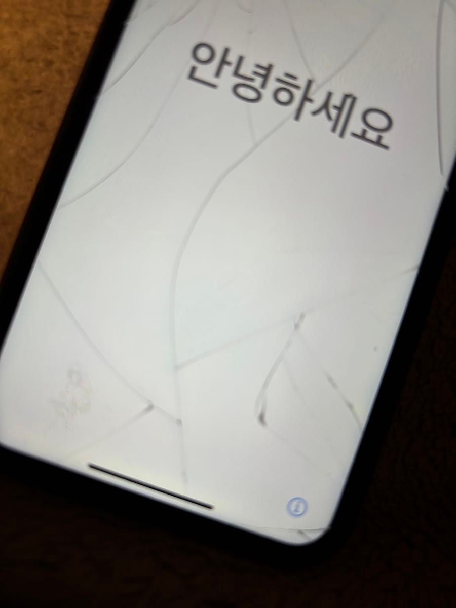 【画面割れ】iPhone XR ホワイト iPhone XR(傷・画面割れあり)