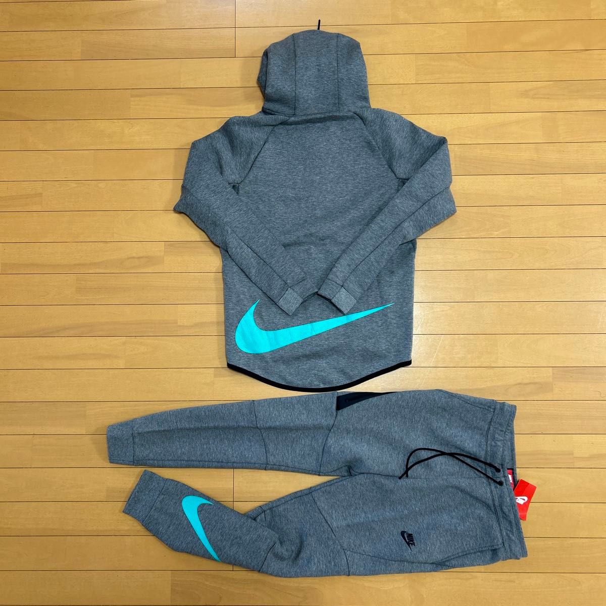 新品 NIKE atmos jade アトモス限定 テックフリース 上下セット 新品 NIKE atmos jade アトモス限定 テックフリース 上下セット