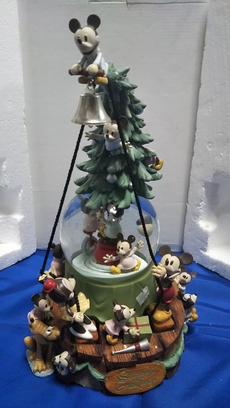 ディズニー Seasons Greeting スノーグローブ-