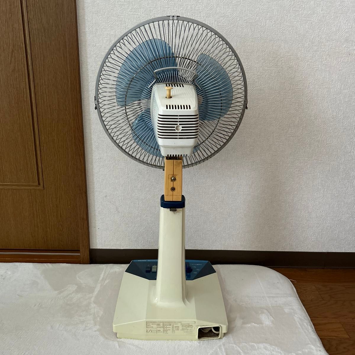 昭和レトロ】【ビンテージ】三菱 扇風機 首振り扇風機 ブルー 昭和レトロ】【ビンテージ】三菱 扇風機 首振り扇風機 ブルー