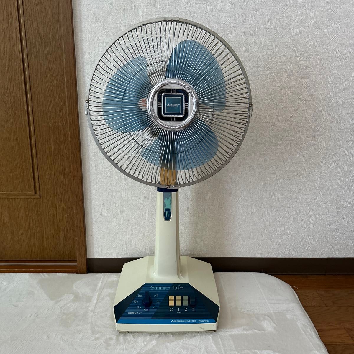 昭和レトロ】【ビンテージ】三菱 扇風機 首振り扇風機 ブルー 昭和レトロ】【ビンテージ】三菱 扇風機 首振り扇風機 ブルー