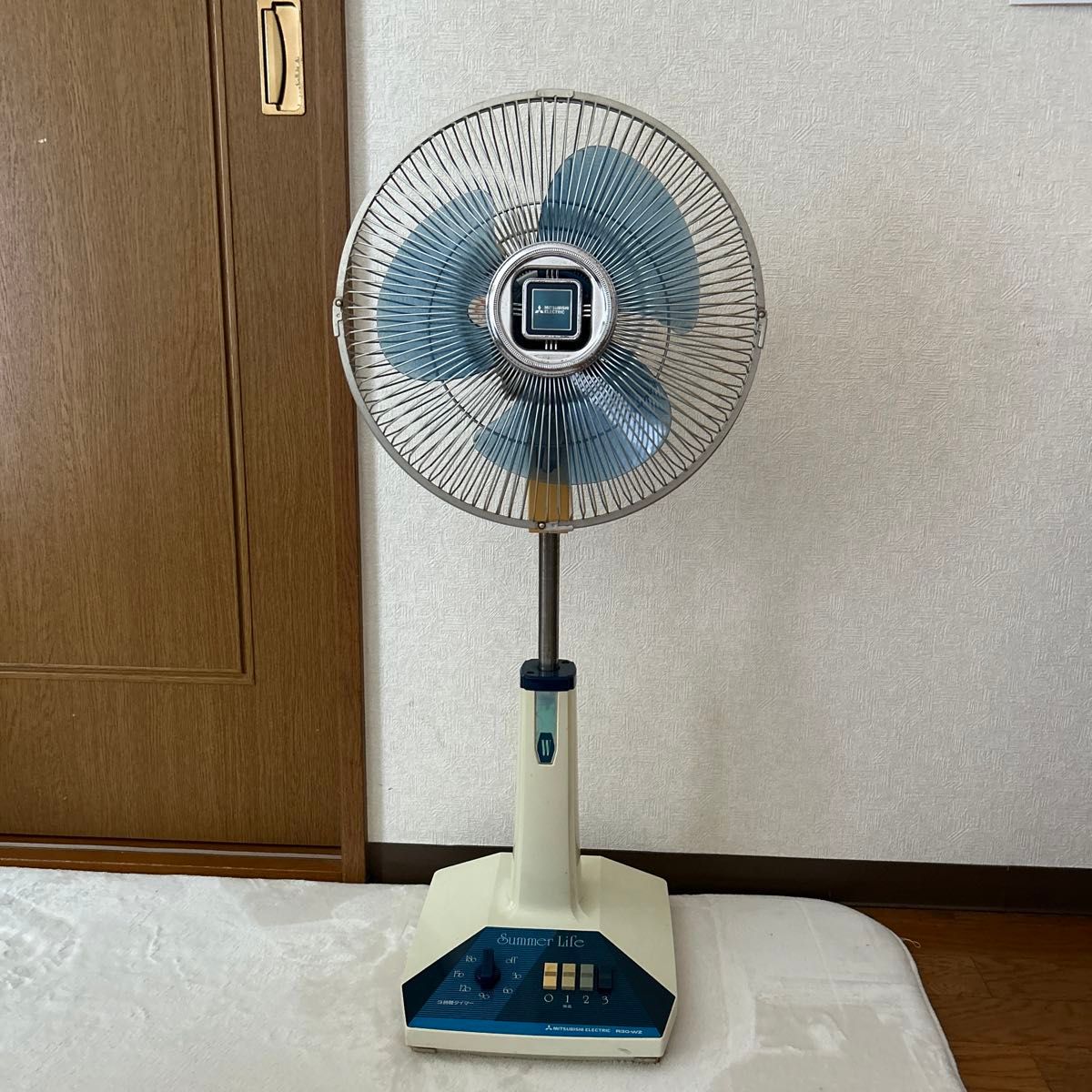 昭和レトロ】【ビンテージ】三菱 扇風機 首振り扇風機 ブルー 昭和レトロ】【ビンテージ】三菱 扇風機 首振り扇風機 ブルー