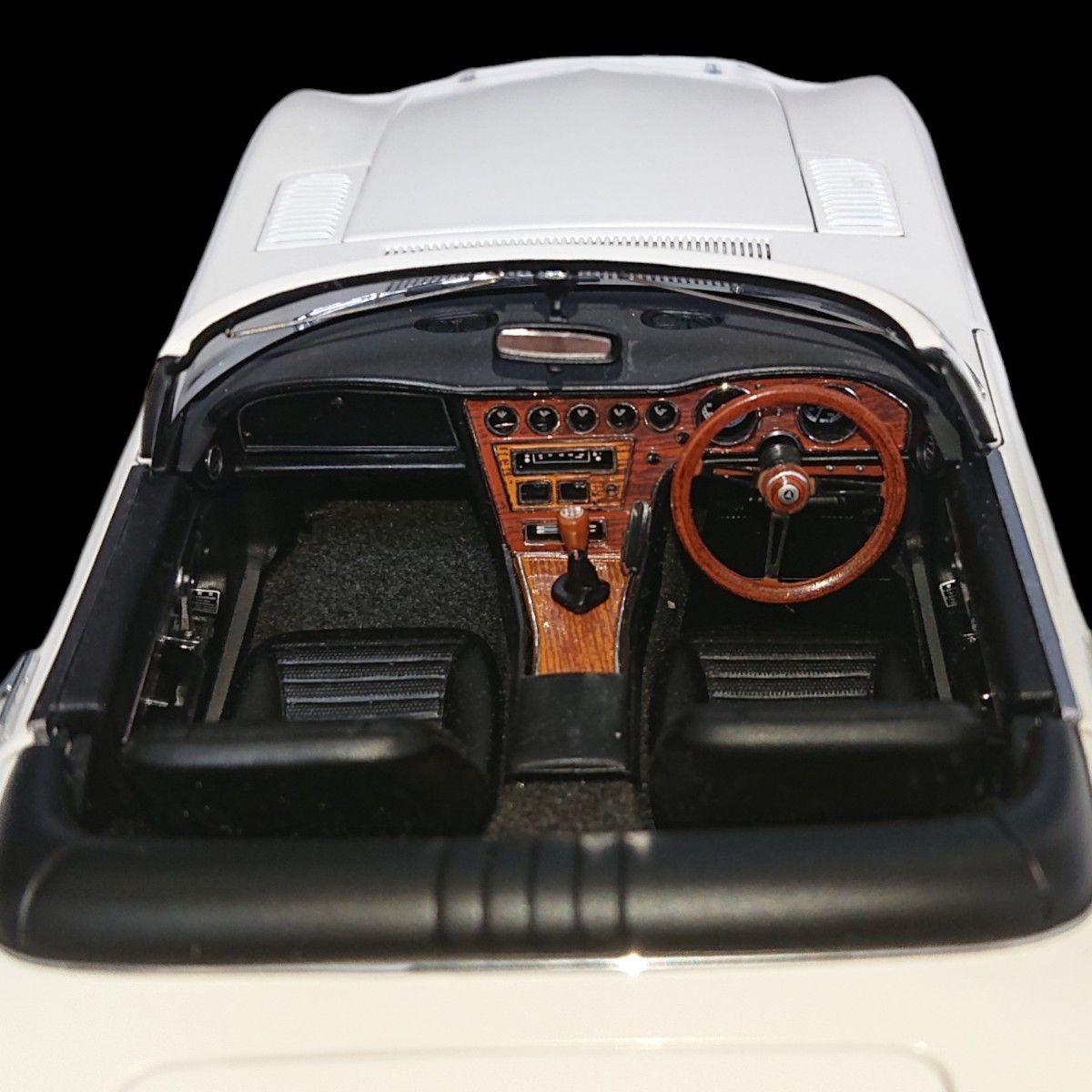 AUTOart オートアート 1/18 TOYOTA 2000GT カブリオレ ホワイト AUTOart オートアート 1/18 TOYOTA 2000GT カブリオレ ホワイト
