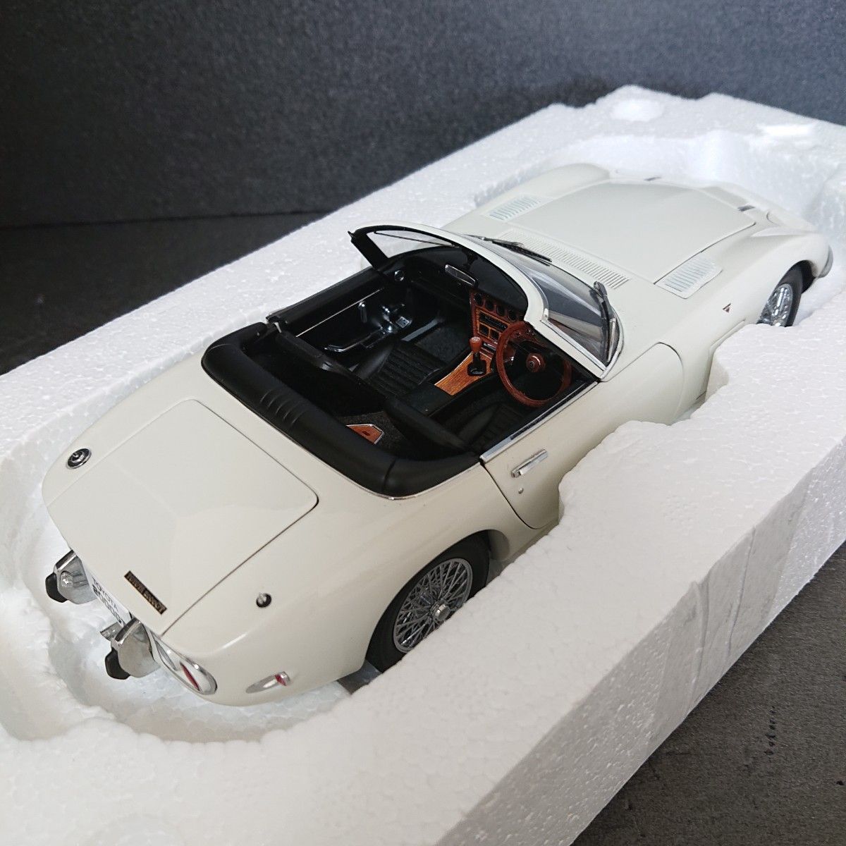 AUTOart オートアート 1/18 TOYOTA 2000GT カブリオレ ホワイト AUTOart オートアート 1/18 TOYOTA 2000GT カブリオレ ホワイト