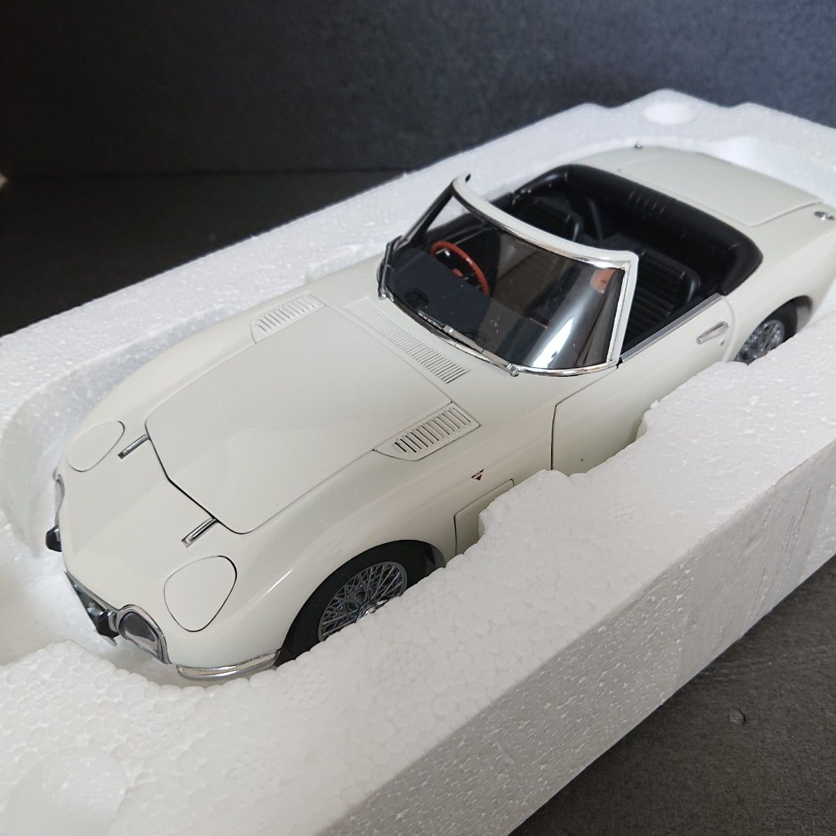 AUTOart オートアート 1/18 TOYOTA 2000GT カブリオレ ホワイト AUTOart オートアート 1/18 TOYOTA 2000GT カブリオレ ホワイト