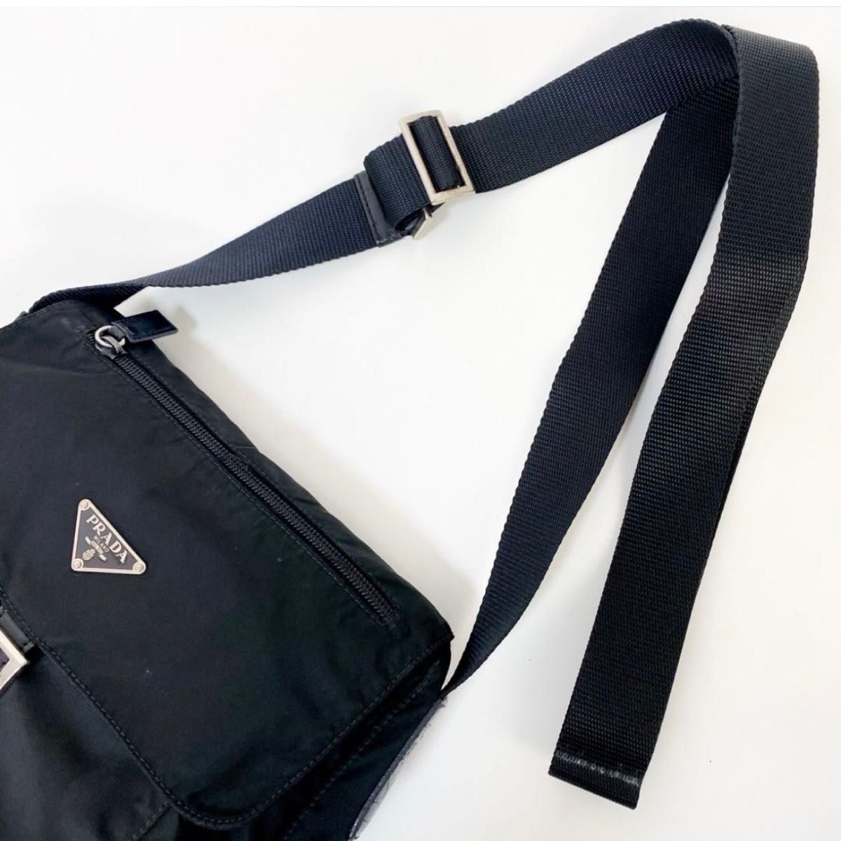 PRADA プラダ ショルダーバッグ クロスボディ 肩掛け 三角ロゴ PRADA プラダ ショルダーバッグ クロスボディ 肩掛け 三角ロゴ