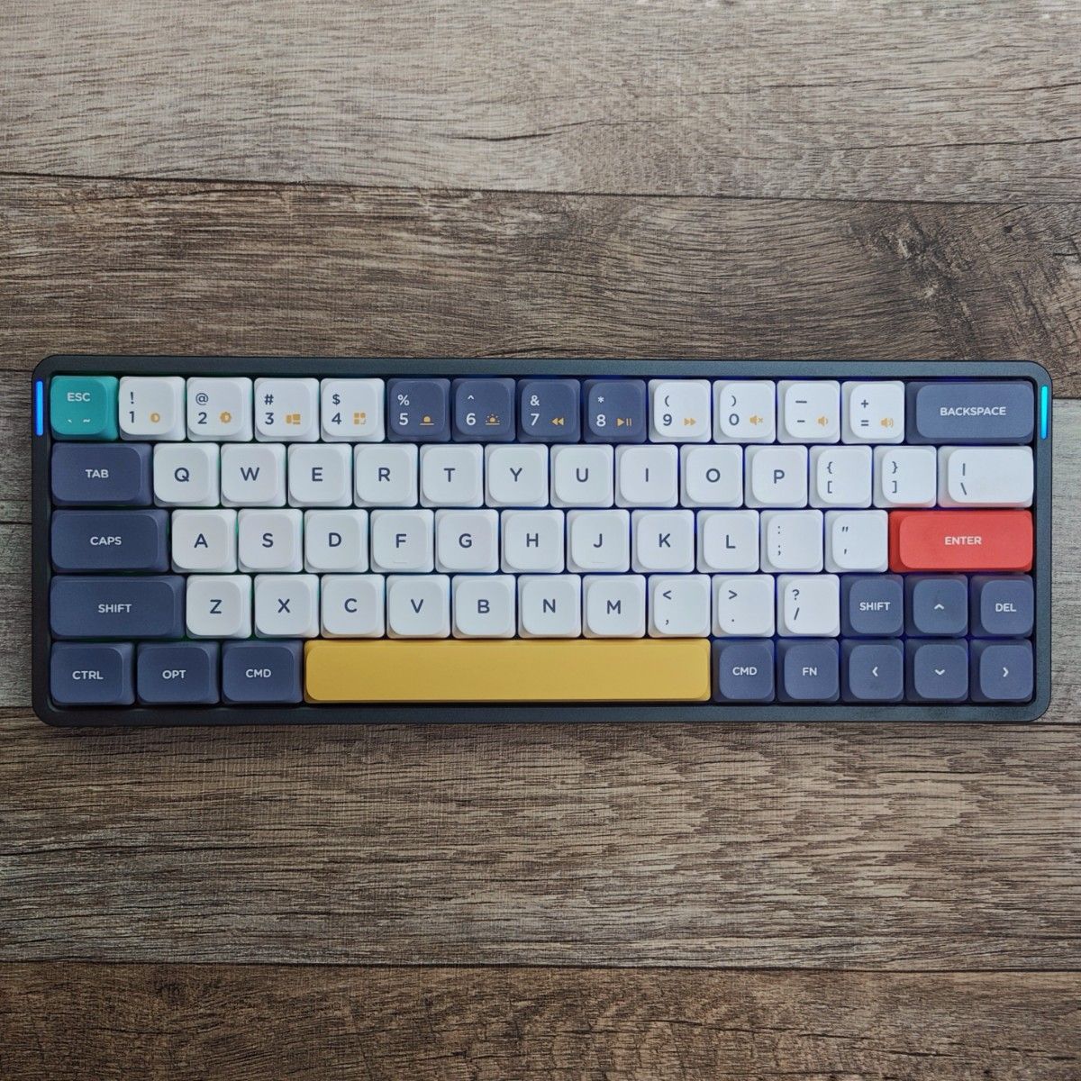 Nuphy Air 60 メカニカルキーボード 茶軸 + 純正ケース NUFOLIO Nuphy Air 60 メカニカルキーボード 茶軸 + 純正ケース NUFOLIO