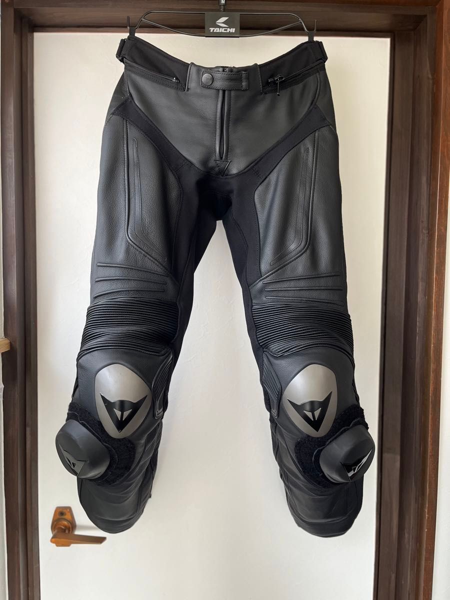 新品未使用 DAINESE ALPHA LEATHER PANTS ダイネーゼ アルファ 新品未使用 DAINESE ALPHA LEATHER PANTS ダイネーゼ アルファ