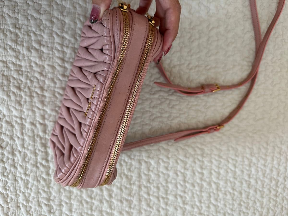 miumiu マトラッセ ショルダーバッグ ミュウミュウ ピンク miumiu マトラッセ ショルダーバッグ ミュウミュウ ピンク