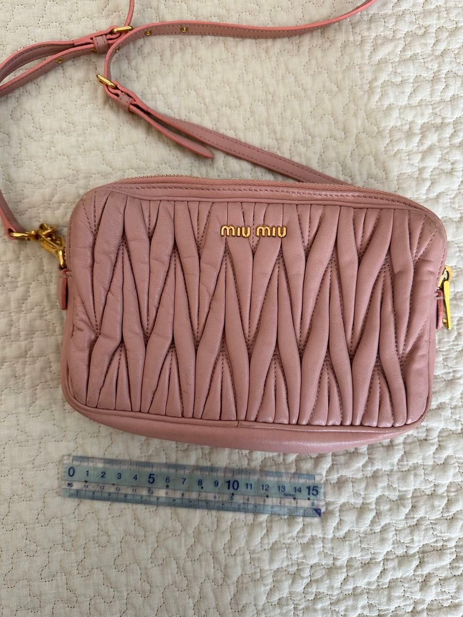 miumiu マトラッセ ショルダーバッグ ミュウミュウ ピンク miumiu マトラッセ ショルダーバッグ ミュウミュウ ピンク