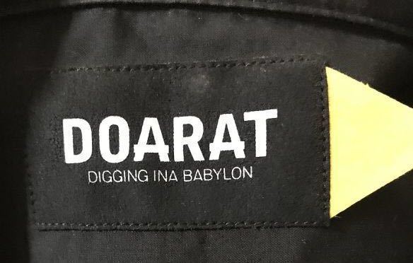 限定品・【スプレーロゴ】DOARAT ドゥアラット 半袖シャツ 黒系　オシャレ　ヴィンテージ　コレクション品_画像4