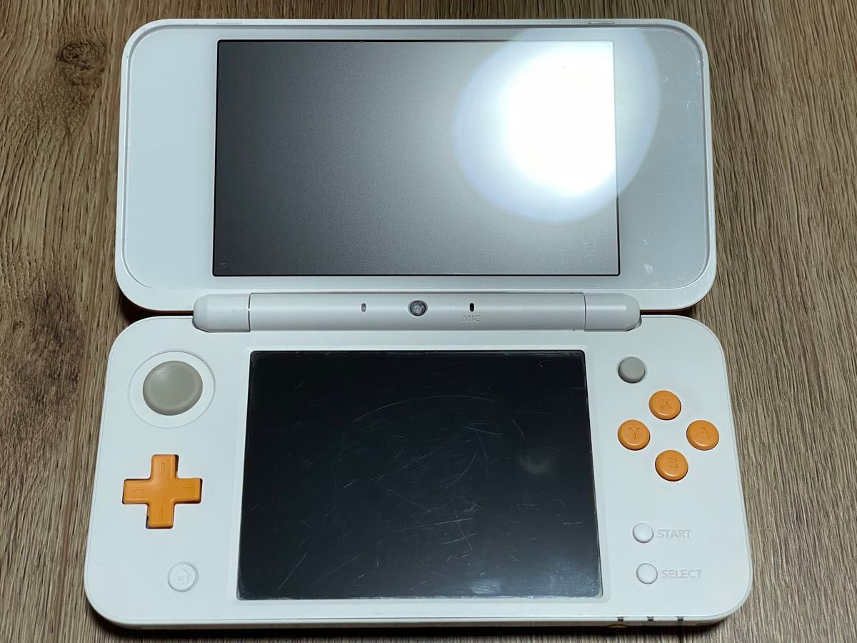 New ニンテンドー 2DS LL ホワイト×オレンジ 起動確認済 本体 New ニンテンドー 2DS LL ホワイト×オレンジ 起動確認済 本体