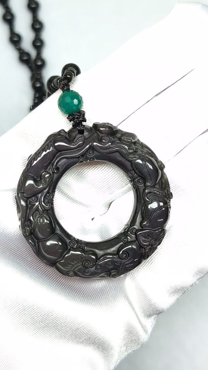 №794 稲荷神の神使(きつね彫り) レインボーオブシディアン ネックレス