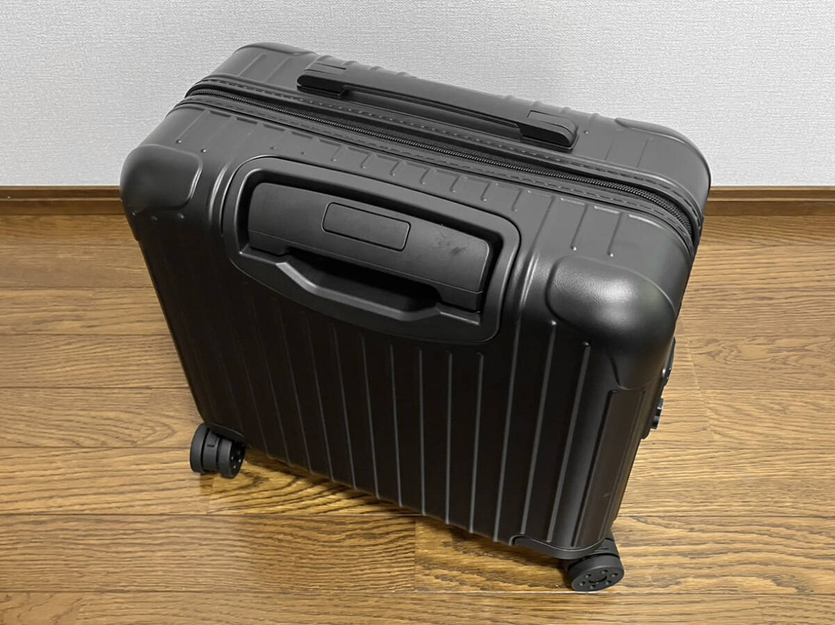 Bibian 比比昂 - RIMOWA ESSENTIAL SLEEVE Compact リモワ Bibian 比比昂 - RIMOWA ESSENTIAL SLEEVE Compact リモワ