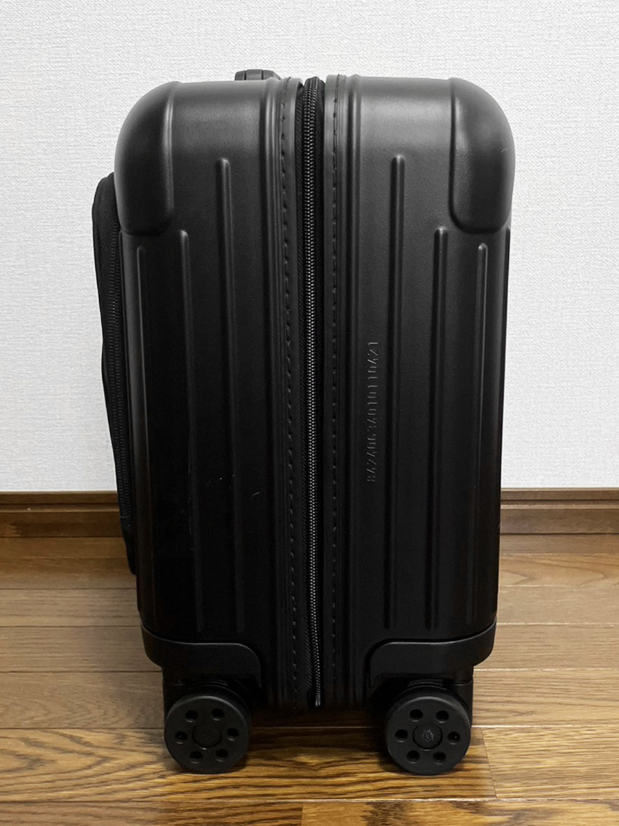 Bibian 比比昂 - RIMOWA ESSENTIAL SLEEVE Compact リモワ Bibian 比比昂 - RIMOWA ESSENTIAL SLEEVE Compact リモワ