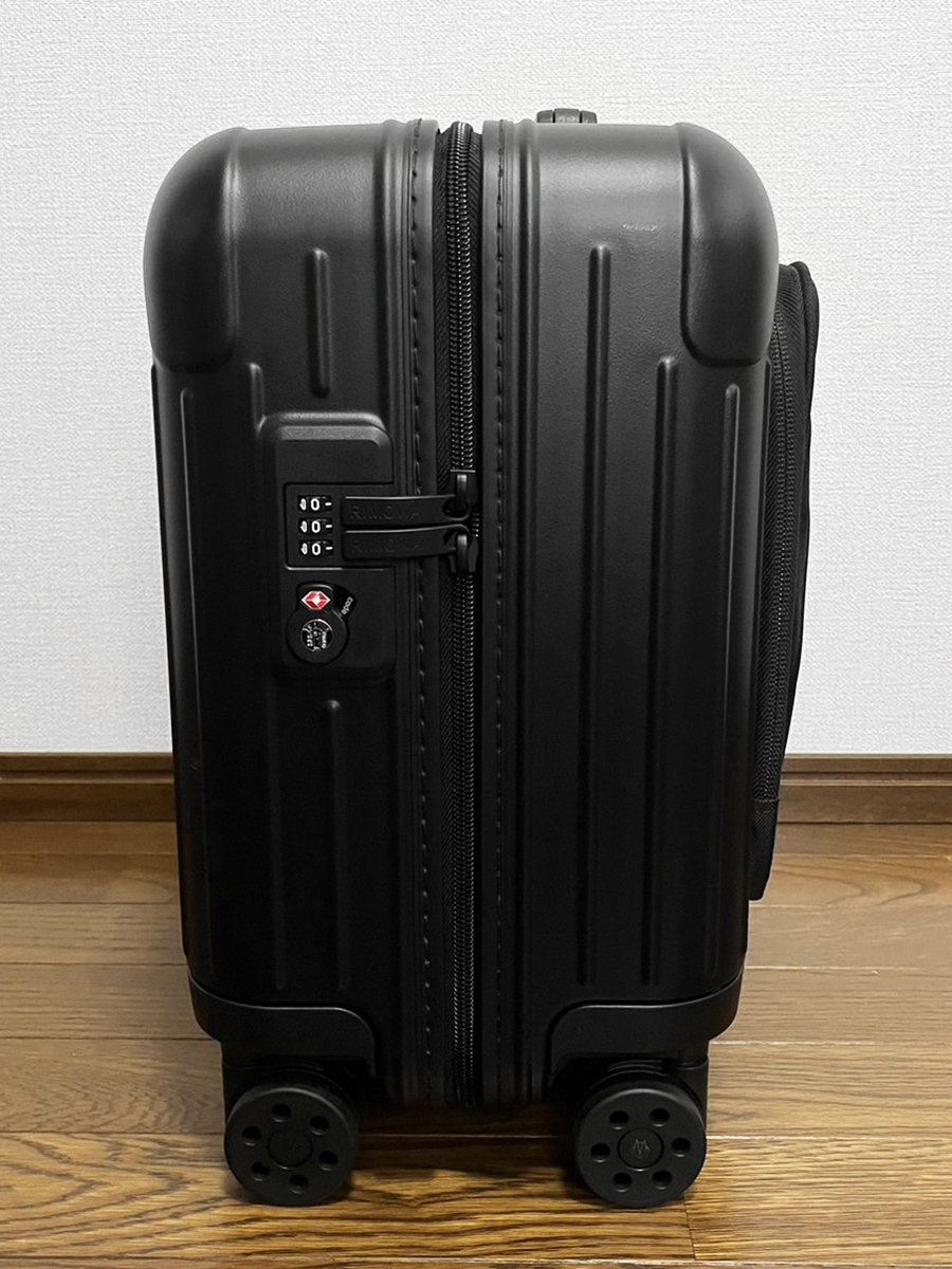 Bibian 比比昂 - RIMOWA ESSENTIAL SLEEVE Compact リモワ Bibian 比比昂 - RIMOWA ESSENTIAL SLEEVE Compact リモワ