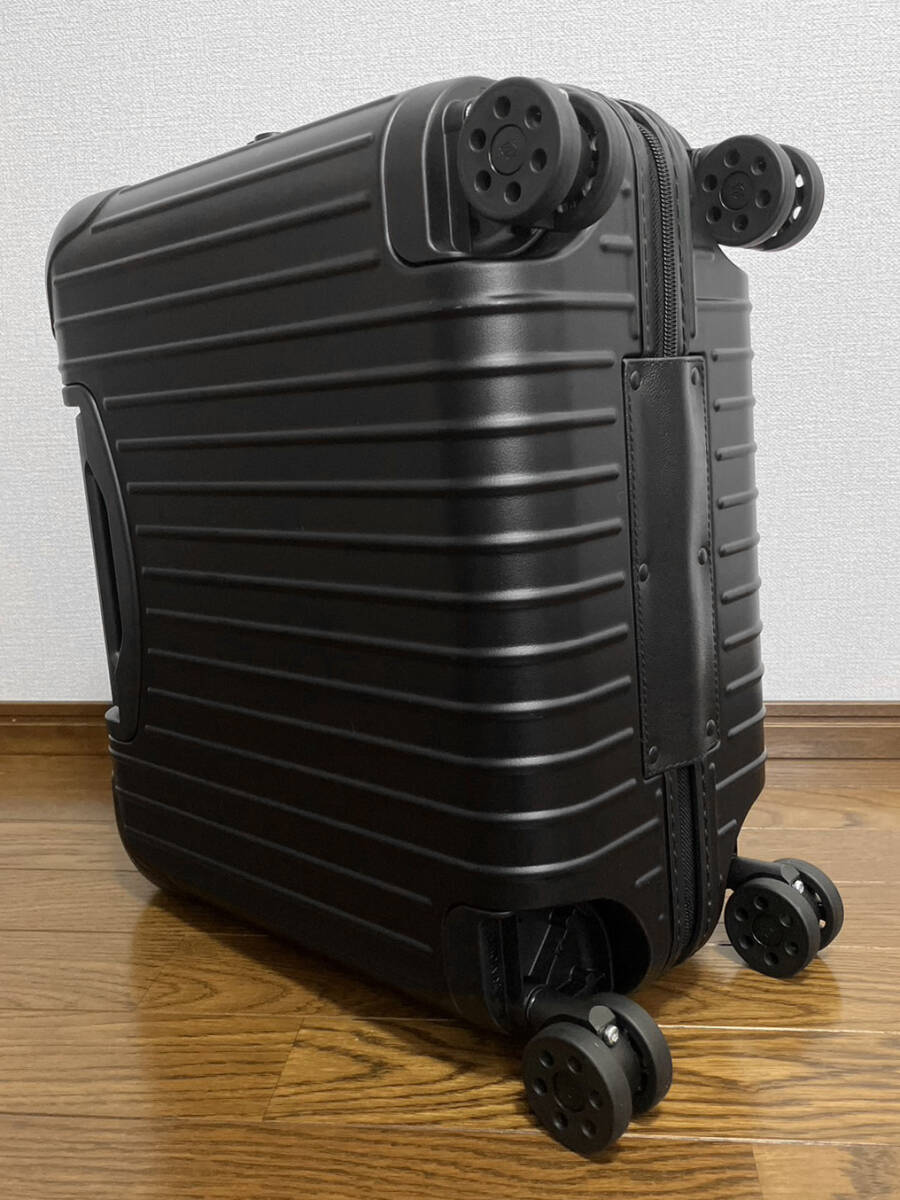 Bibian 比比昂 - RIMOWA ESSENTIAL SLEEVE Compact リモワ Bibian 比比昂 - RIMOWA ESSENTIAL SLEEVE Compact リモワ