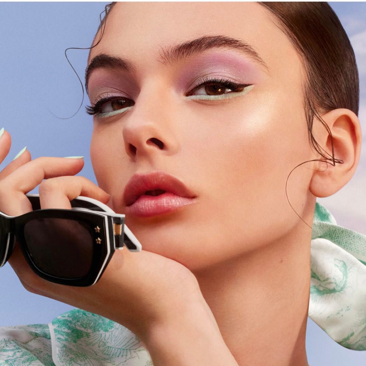 ディオールショウ サンク クルール アイシャドウ Christian Dior ディオールショウ サンク クルール アイシャドウ Christian Dior