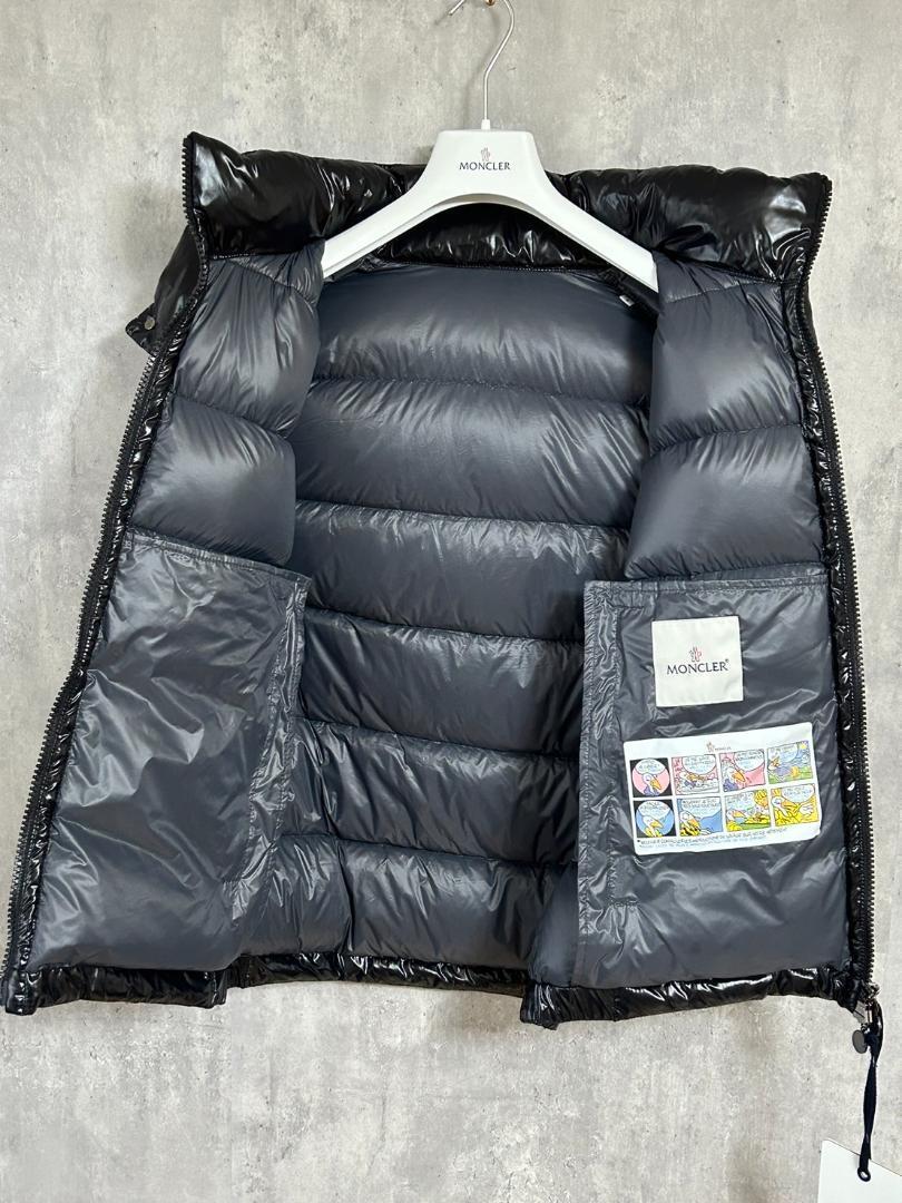 新品未使用タグ付き MONCLER BORMES ボルム ダウンベスト TG5 新品未使用タグ付き MONCLER BORMES ボルム ダウンベスト TG5