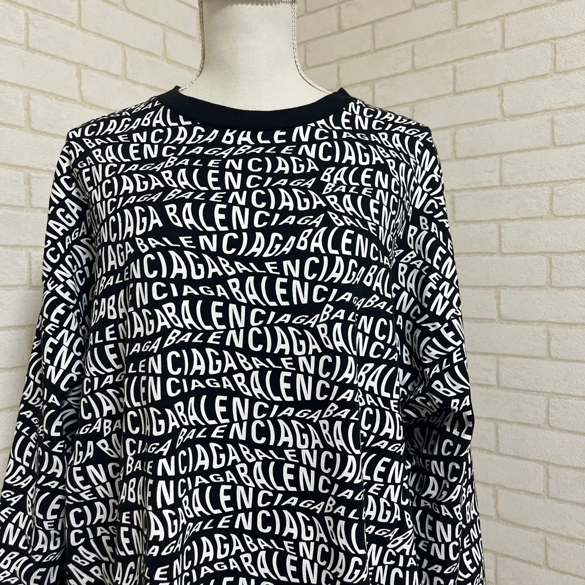 BALENCIAGA バレンシアガ 本物 ロゴ総柄 オーバーサイズ ロンT BALENCIAGA バレンシアガ 本物 ロゴ総柄 オーバーサイズ ロンT