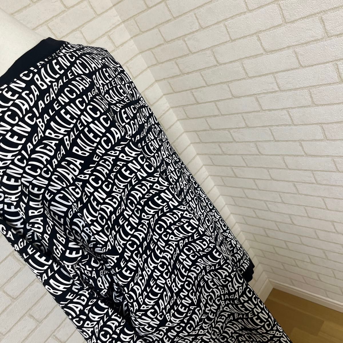BALENCIAGA バレンシアガ 本物 ロゴ総柄 オーバーサイズ ロンT BALENCIAGA バレンシアガ 本物 ロゴ総柄 オーバーサイズ ロンT