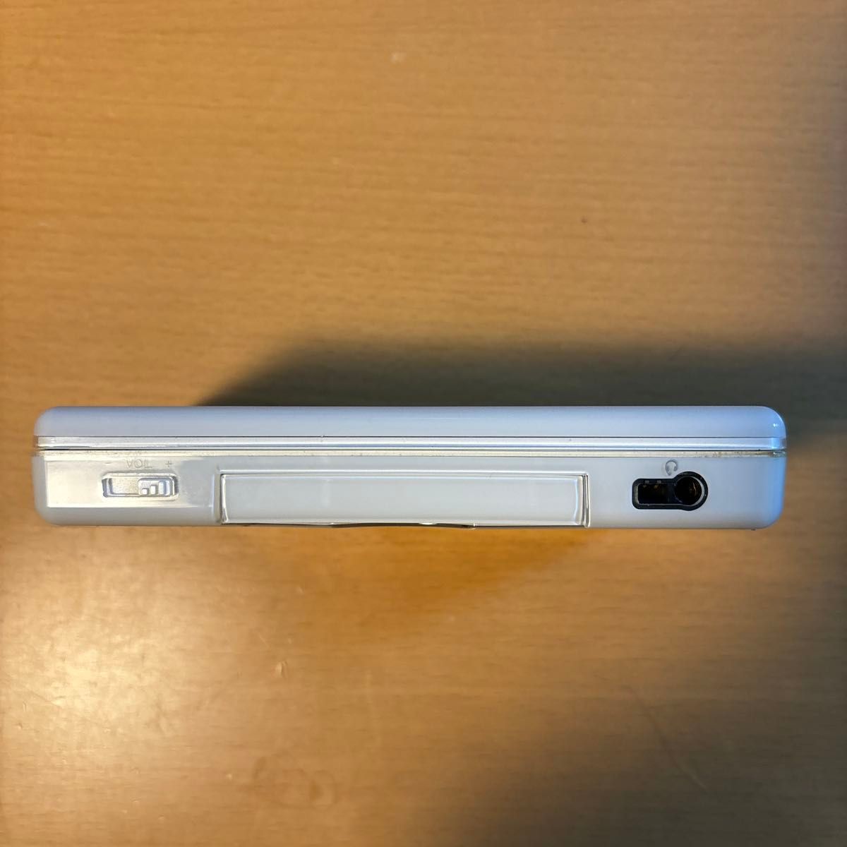 ニンテンドーDS Lite ホワイト 本体 (取扱説明書 充電器 & 予備 ニンテンドーDS Lite ホワイト 本体 (取扱説明書 充電器 & 予備