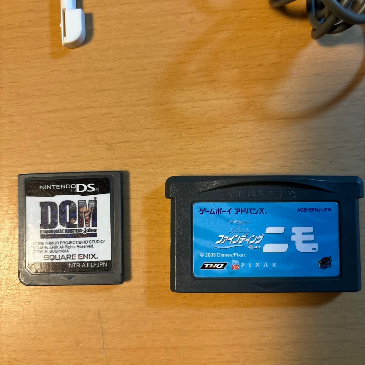 ニンテンドーDS Lite ホワイト 本体 (取扱説明書 充電器 & 予備 ニンテンドーDS Lite ホワイト 本体 (取扱説明書 充電器 & 予備