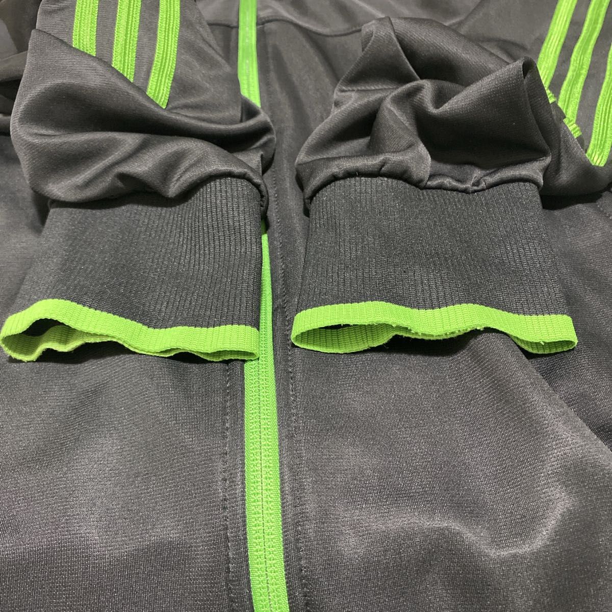 美品 adidas アディダス トラックジャケット ジャージ 黒 緑 XO 美品 adidas アディダス トラックジャケット ジャージ 黒 緑 XO