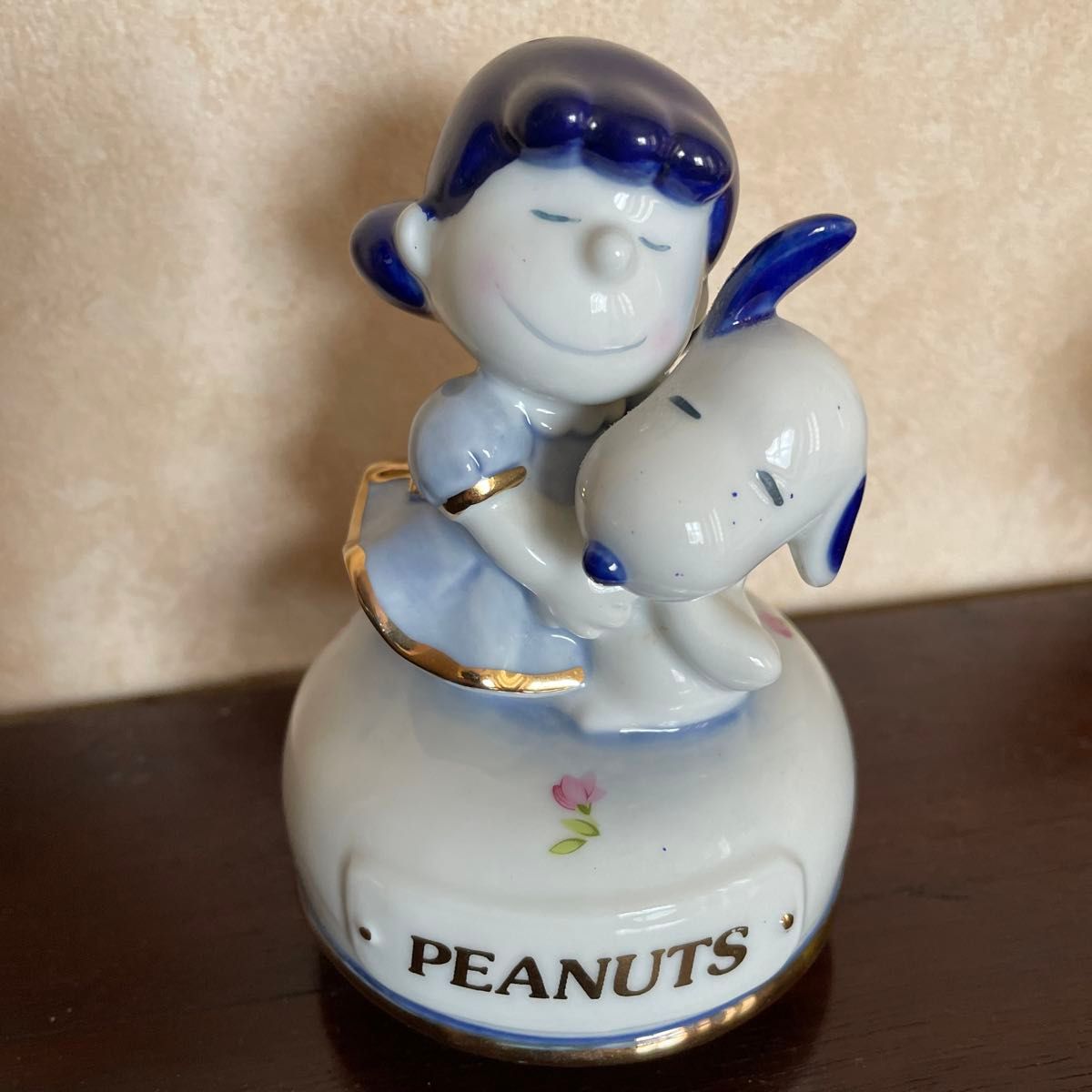PEANUTS SNOOPY スヌーピーとルーシー オルゴール 陶器製 PEANUTS SNOOPY スヌーピーとルーシー オルゴール 陶器製