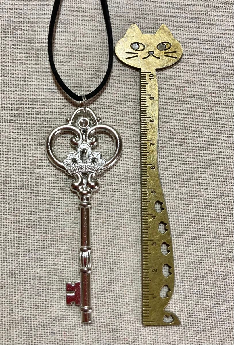 大きな鍵のペンダント ネックレス シルバー 鍵 キー 大きな鍵のペンダント ネックレス シルバー 鍵 キー