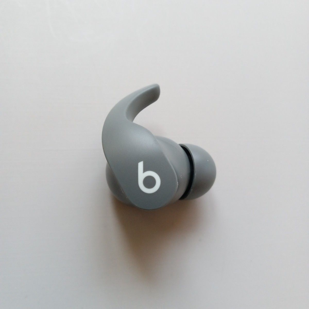 世界的に有名な 美品】Beats 右イヤホン単品|Yahoo セージグレイ Pro Fit イヤホン