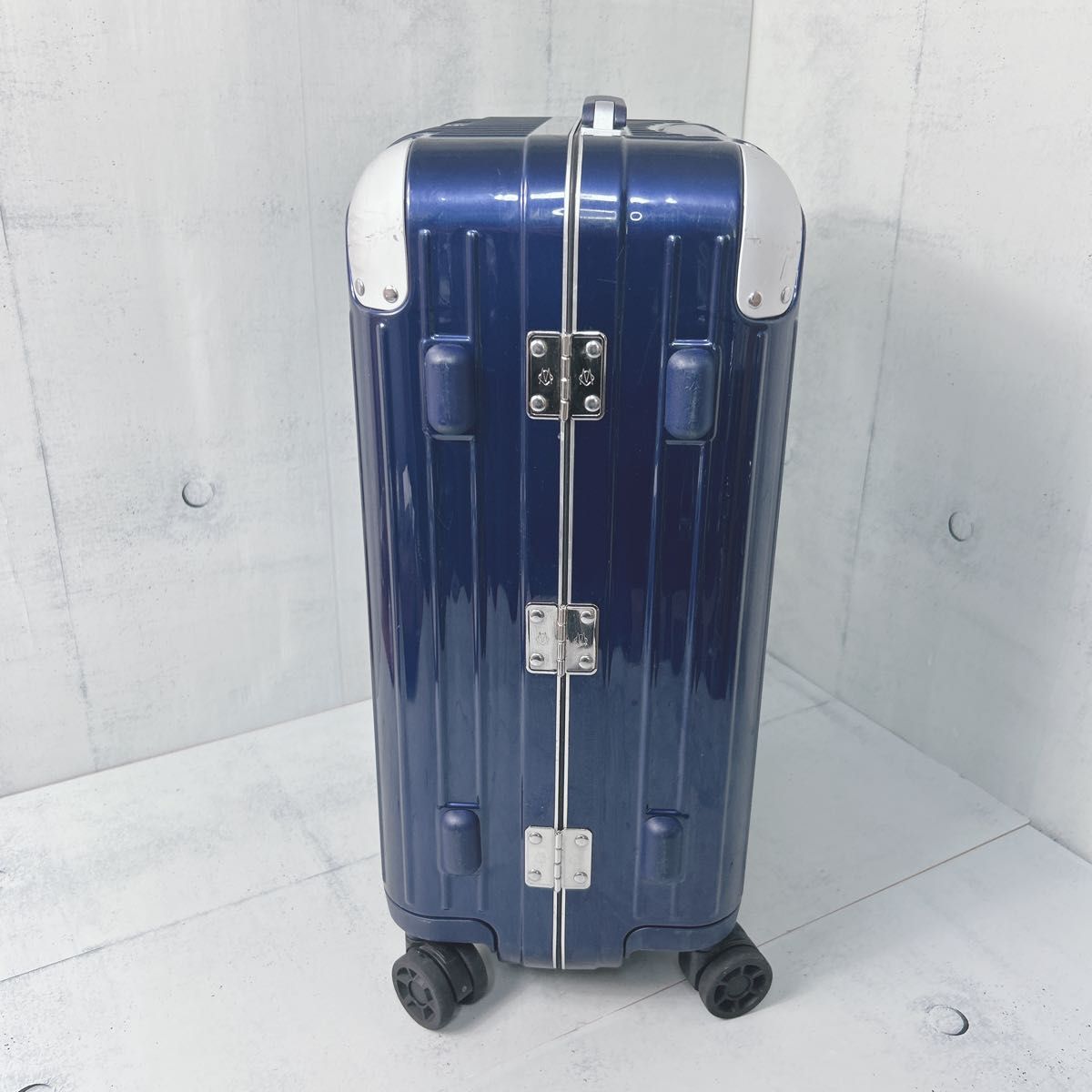 美品 現行 リモワ ハイブリッド キャビンS 37L グロスブルー 美品 現行 リモワ ハイブリッド キャビンS 37L グロスブルー
