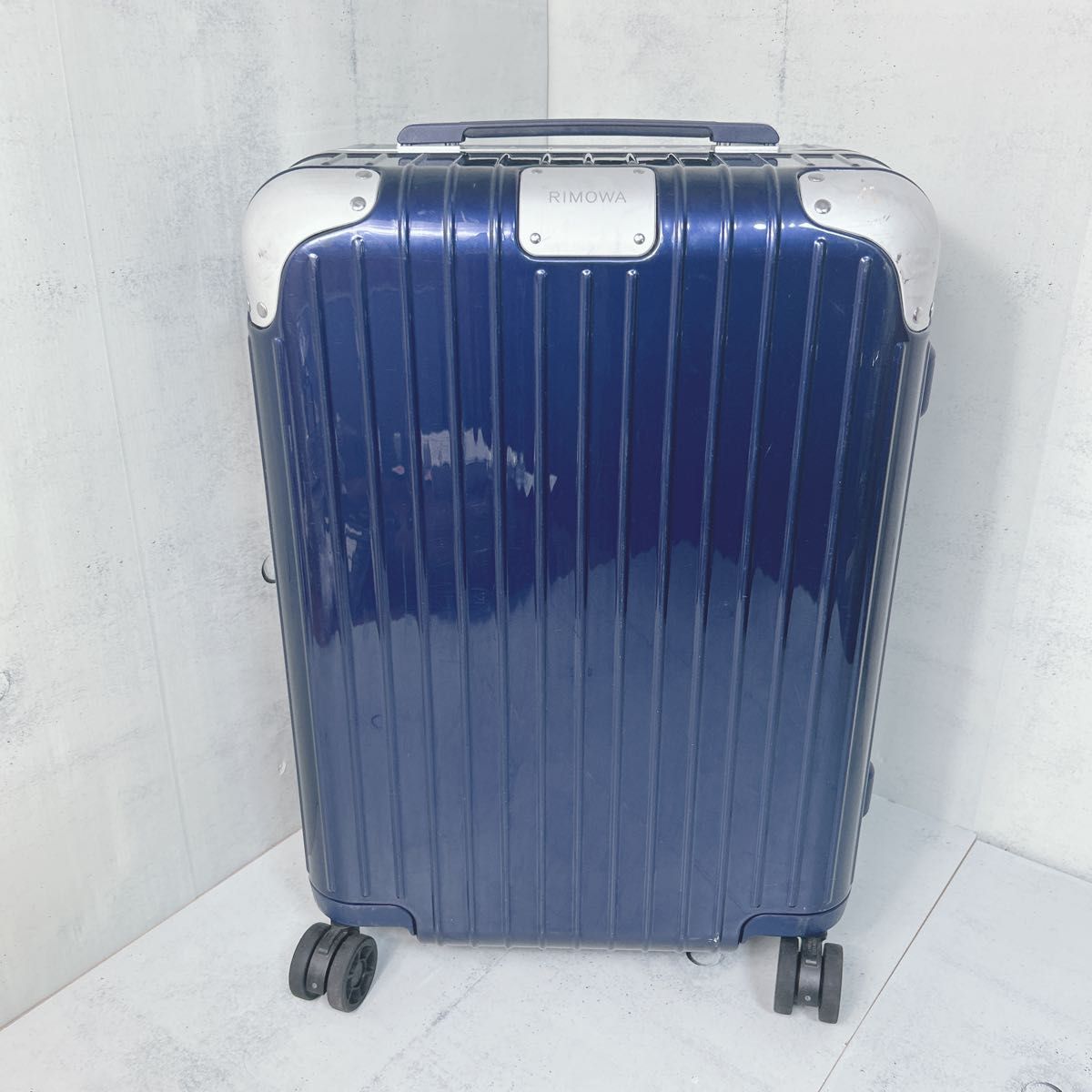 美品 現行 リモワ ハイブリッド キャビンS 37L グロスブルー 美品 現行 リモワ ハイブリッド キャビンS 37L グロスブルー