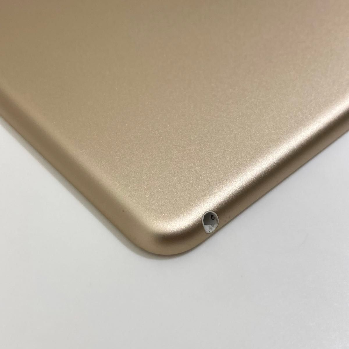 iPad Air2 ゴールド 64GB Wi-Fiモデル Apple 中古 美品 動作確認 iPad Air2 ゴールド 64GB Wi-Fiモデル Apple 中古 美品 動作確認