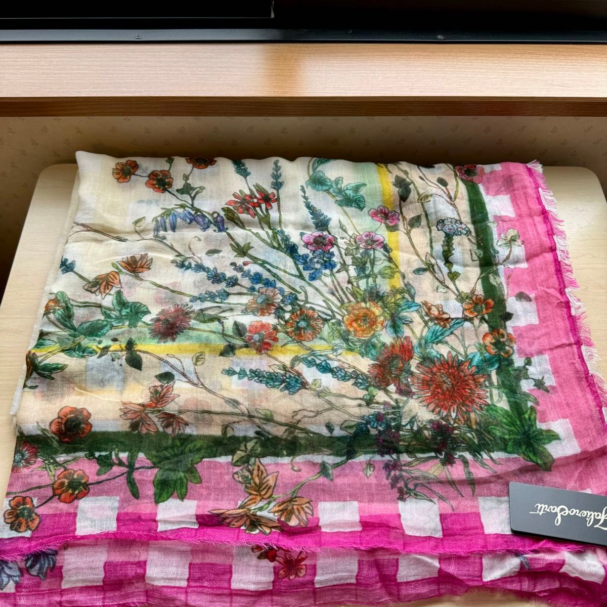 新品・タグ付き ファリエロサルティ Faliero Sarti ストール 新品・タグ付き ファリエロサルティ Faliero Sarti ストール