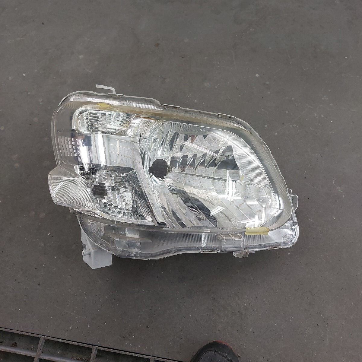 タント LA600S/LA610S 右ヘッドライト/ランプ ICHIKOH 1880 タント LA600S/LA610S 右ヘッドライト/ランプ ICHIKOH 1880