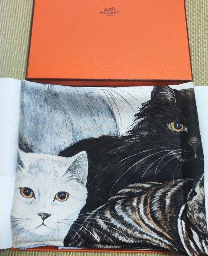 激レア・コレクターズアイテム》HERMES エルメス カレ90 足跡 激レア・コレクターズアイテム》HERMES エルメス カレ90 足跡