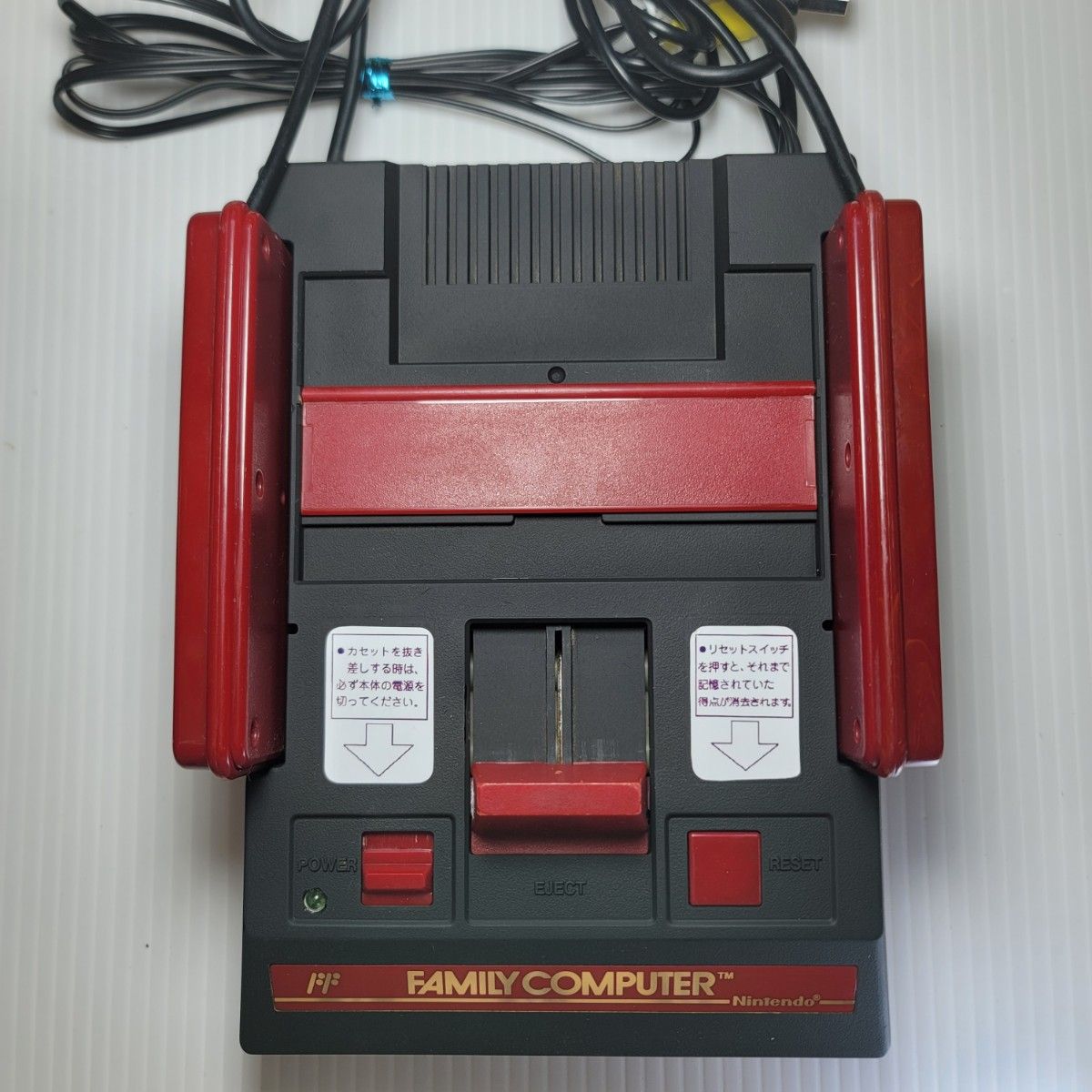 AV化 ファミコン本体一式 塗装品 動作確認済み おまけソフト付き AV化 ファミコン本体一式 塗装品 動作確認済み おまけソフト付き
