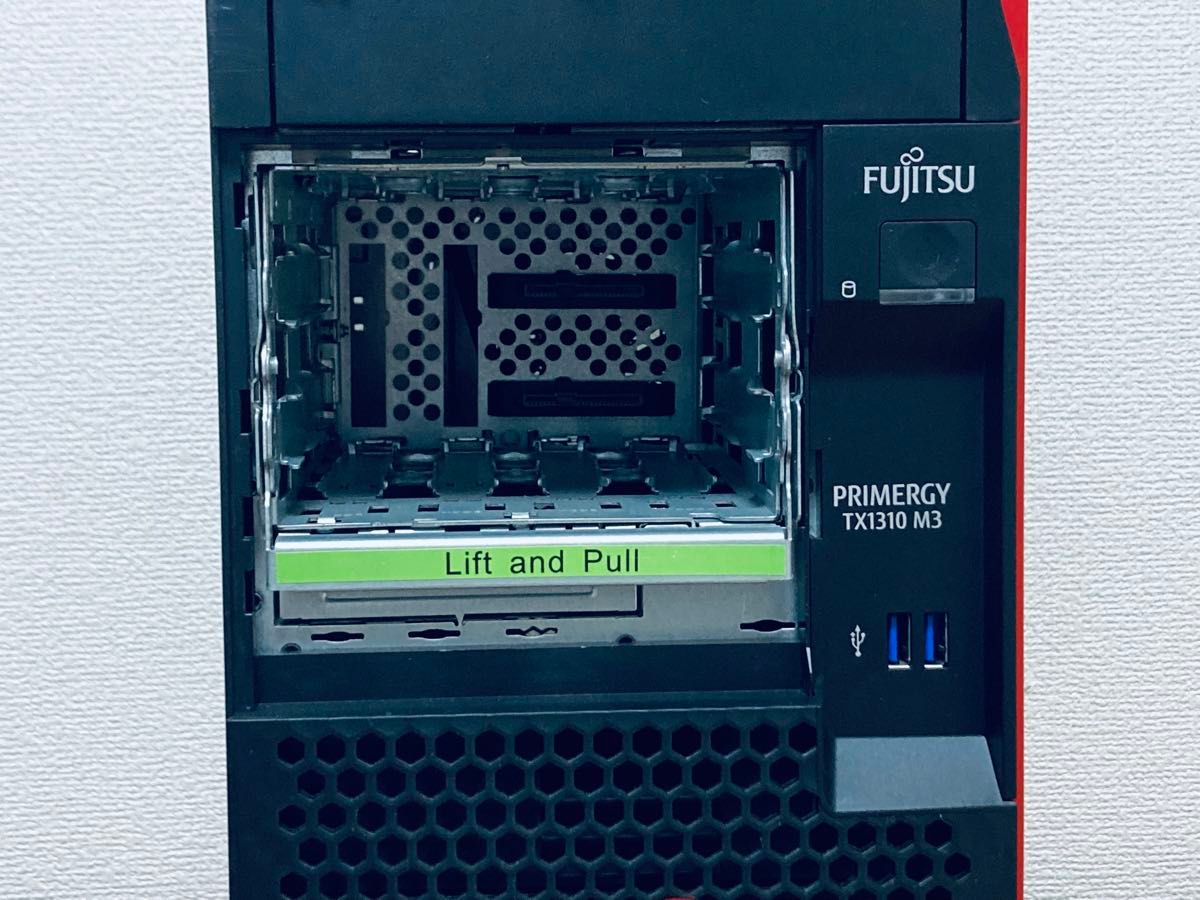 富士通PRIMERGY TX1310 M3/Xeon E3-1205V6/ECC 16GB/Windows 富士通PRIMERGY TX1310 M3/Xeon E3-1205V6/ECC 16GB/Windows