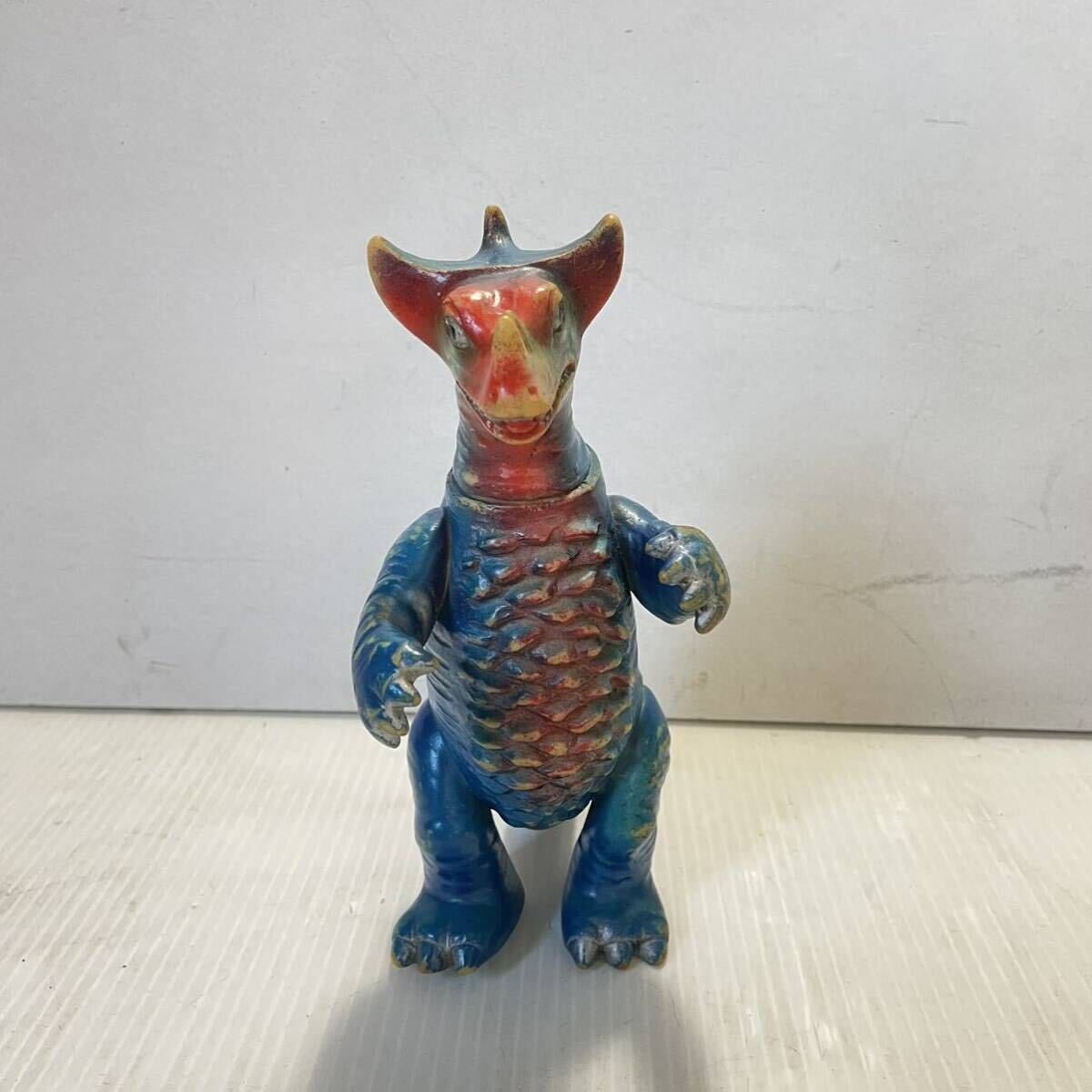 Yahoo!オークション - ゴモラ風 怪獣 ソフビ Yahoo!オークション - ゴモラ風 怪獣 ソフビ